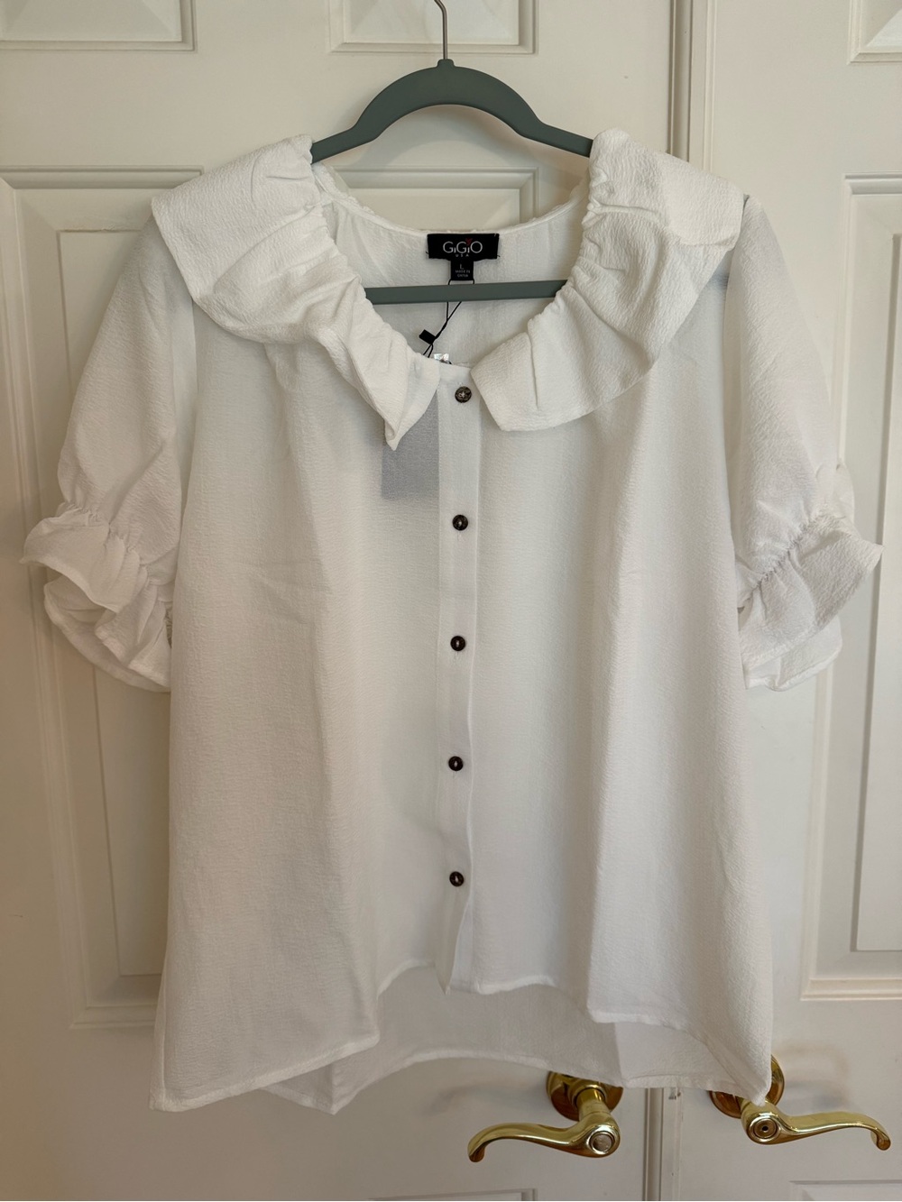 GiGio USA White Ruffled Collar Button-Front Blouse